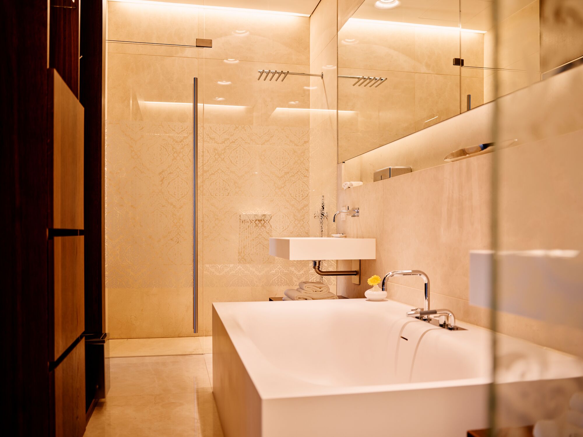 deluxe suite, 1 double bed | bathroom | hair dryer, bathrobes, slippers, towels