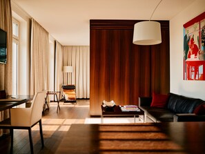 Business Suite, 1 Bedroom | Living area