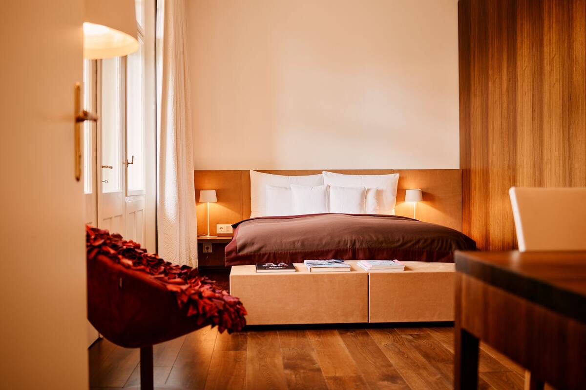 junior suite, 1 double bed | 1 bedroom, premium bedding, minibar, in-room safe