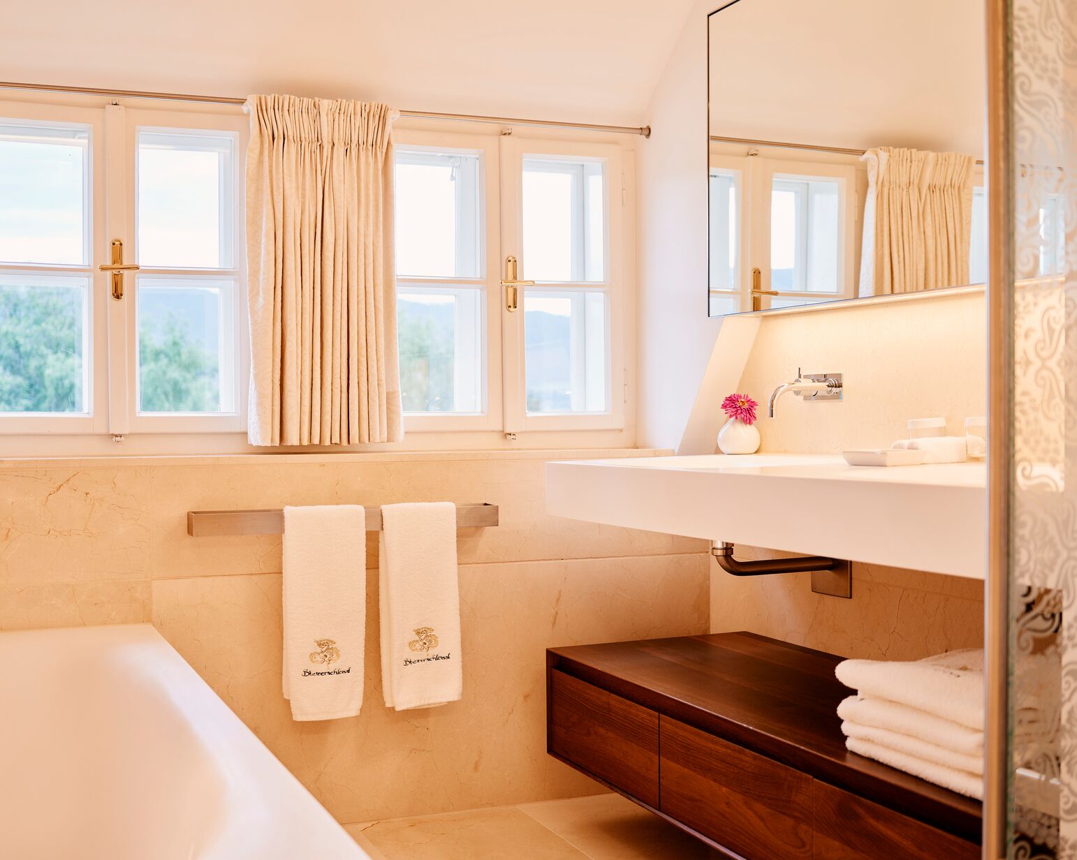 deluxe suite, 1 double bed | bathroom | hair dryer, bathrobes, slippers, towels