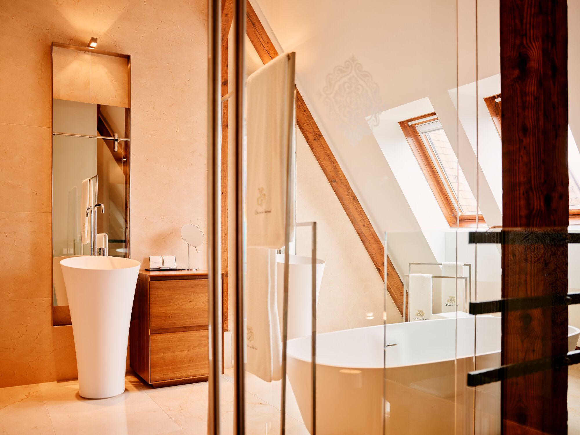 Superior Suite | Bathroom | Hair dryer, bathrobes, slippers, towels