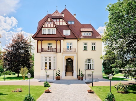 Front of property. TAUROA Steirerschlössl