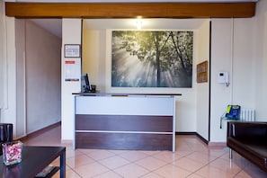 Reception - Hostal América (Madrid)