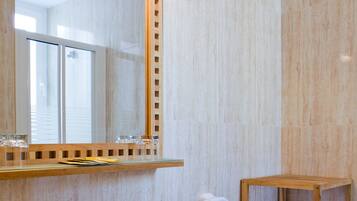 Habitación cuádruple | Lavabo en el baño