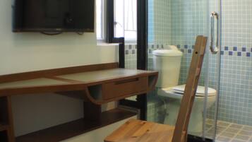 Standard Twin Room | Desk, free WiFi