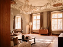 Ropa de cama de alta calidad y minibar 