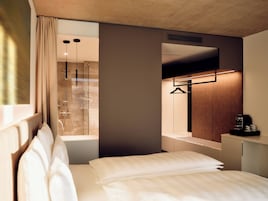Quarto casal, 1 cama King, para não fumantes, ar-condicionado | Roupas de cama premium, cofres nos quartos, quartos à prova de som
