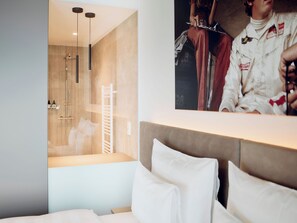 Habitación doble Deluxe, 1 cama King size, para no fumadores | Ropa de cama de alta calidad y caja de seguridad en la habitación 