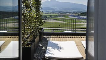 Deluxe Double Room, 1 King Bed, Non Smoking | Balcony