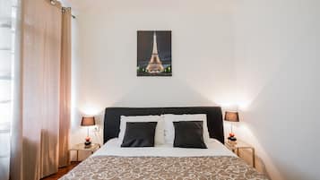 Studio, Kitchenette, City View | In-room safe, desk, iron/ironing board, rollaway beds