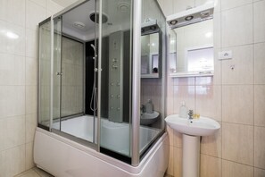 Comfort Studio, Hot Tub, City View | Bathroom | Shower, free toiletries, hair dryer, bathrobes - Downtown Apart Hotel Bane (Belgrade)