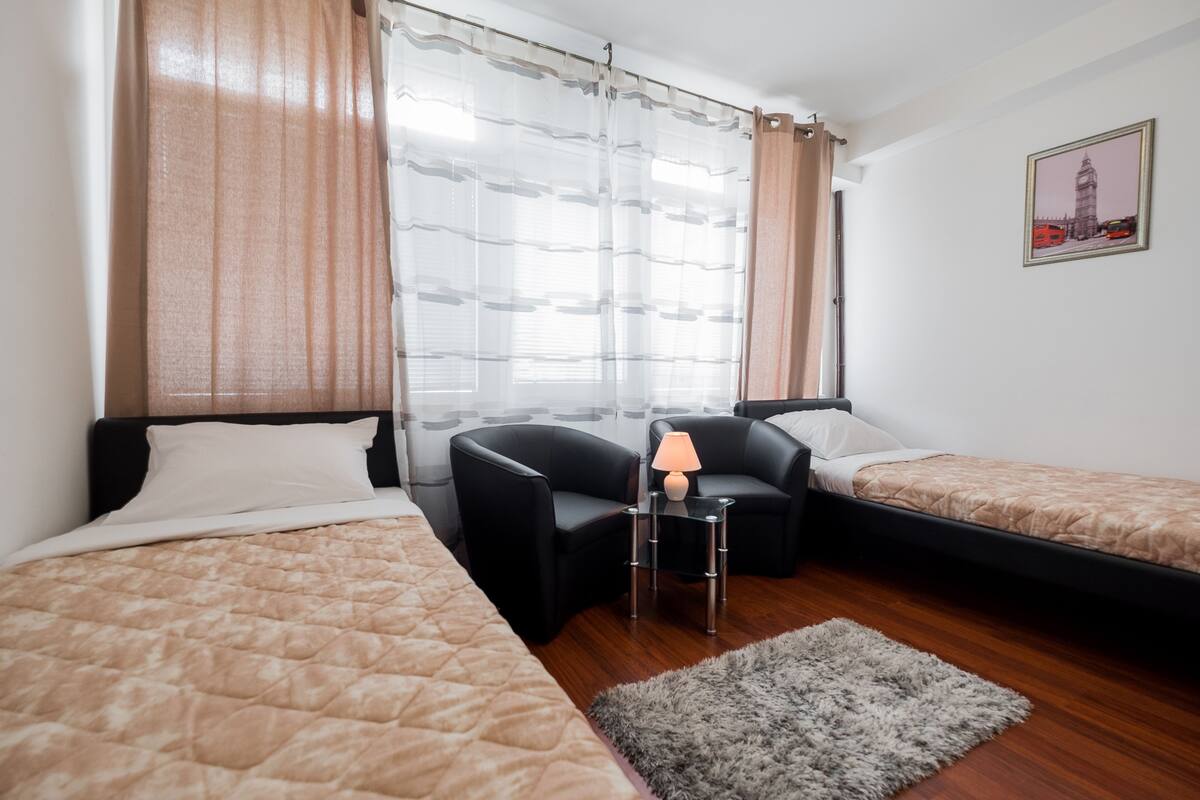 Twin Room (City or Park View) | In-room safe, desk, iron/ironing board, rollaway beds (surcharge)