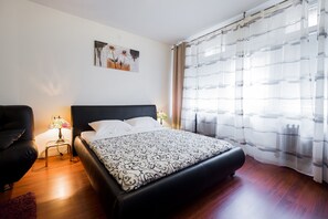 Comfort-Studio, Whirlpool, Stadtblick | Zimmersafe, Schreibtisch, Bügeleisen/Bügelbrett, Zustellbetten