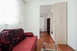 Quadrupla Comfort, vista parco | Una cassaforte in camera, una scrivania, ferro/asse da stiro