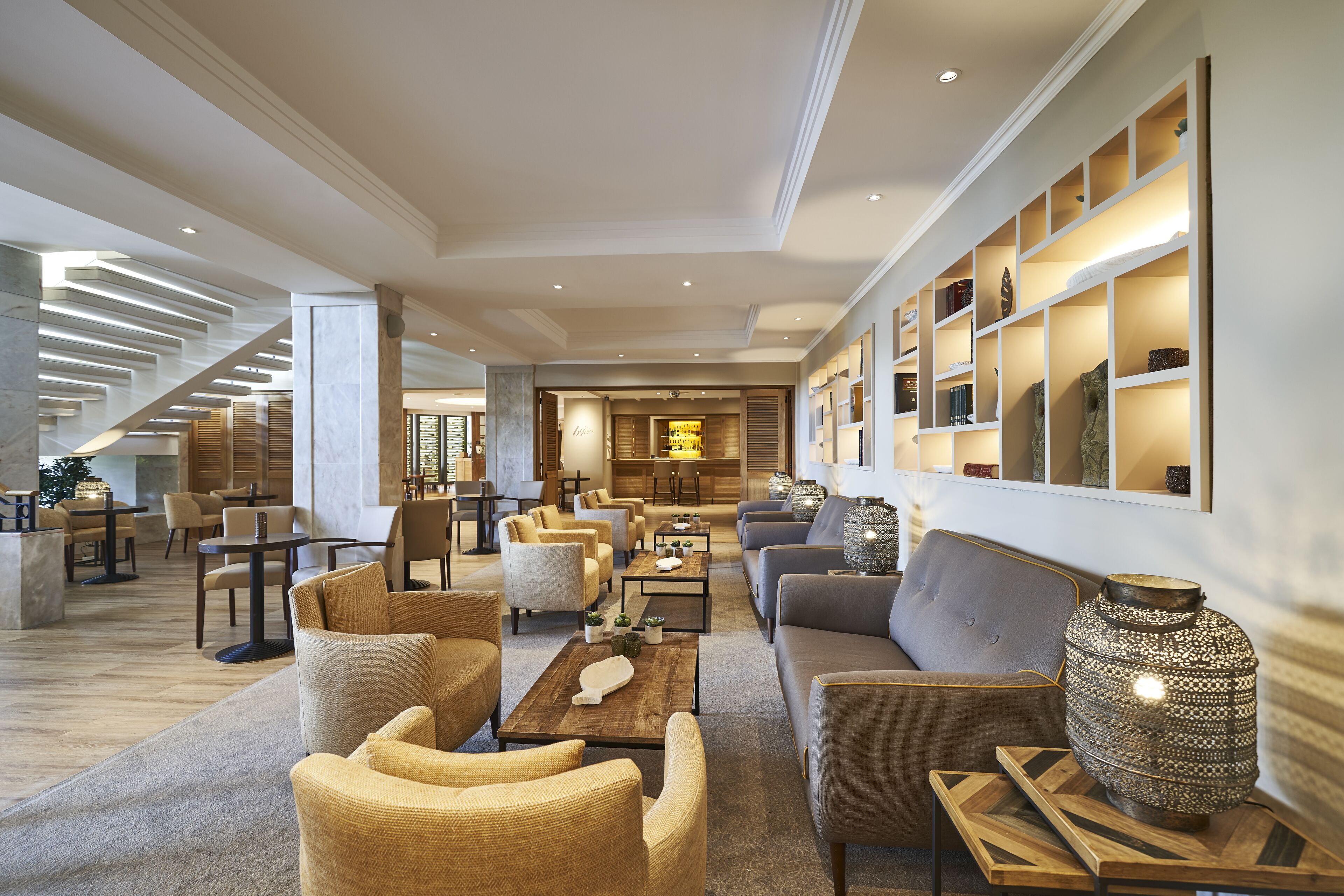 2 bars/lounges, 2 poolside bars