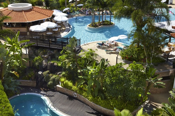 2 indoor pools, 2 outdoor pools