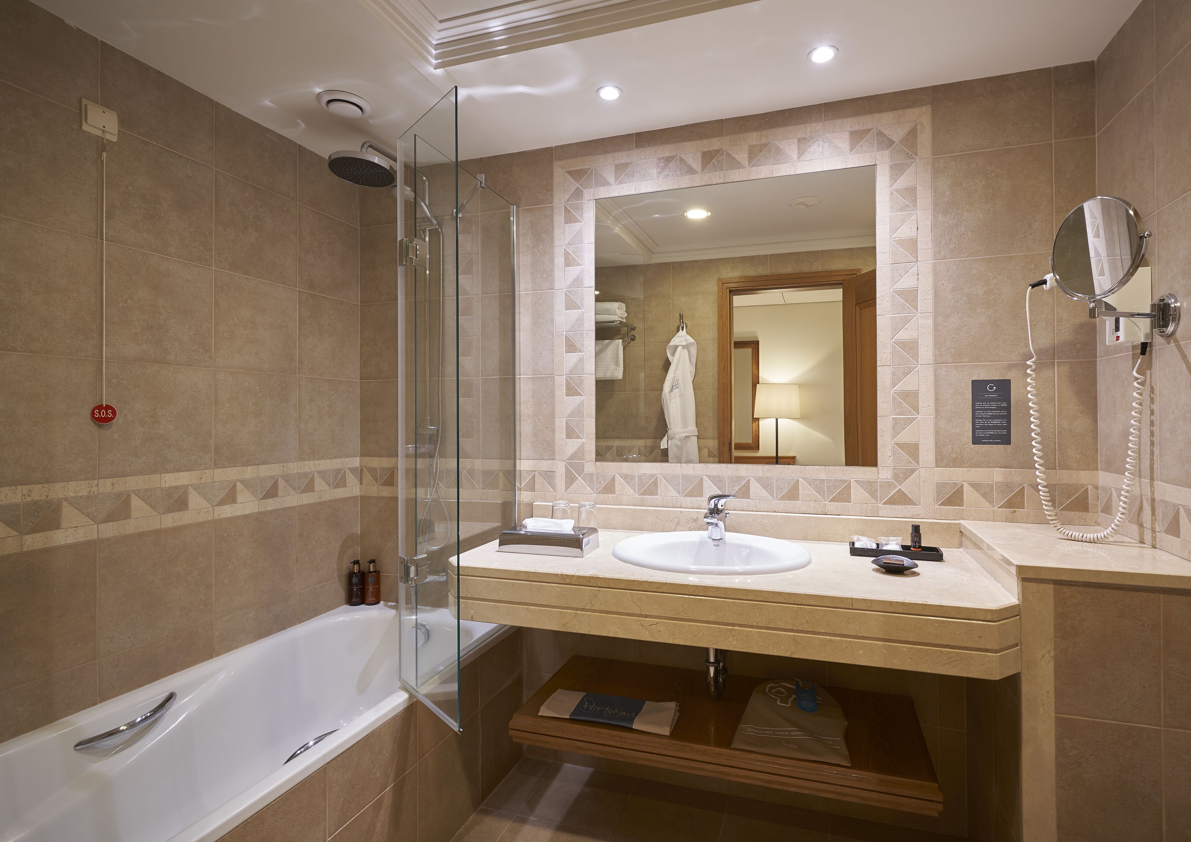 studio | bathroom | free toiletries, hair dryer, bathrobes, towels