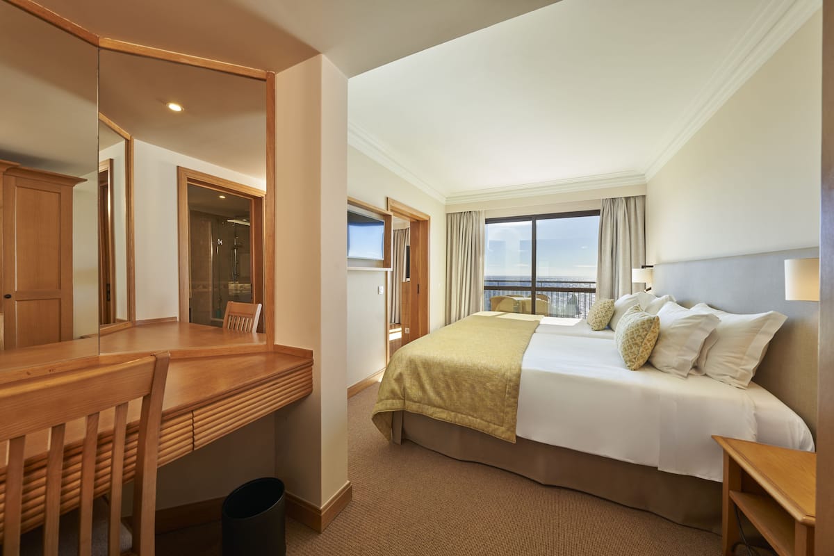 1 bedroom, hypo-allergenic bedding, in-room safe, desk