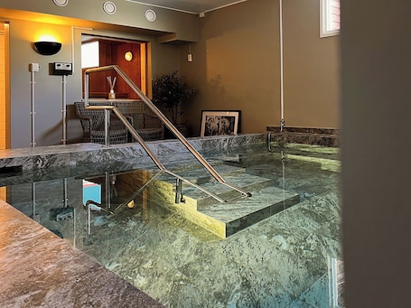 Piscine couverte. Hotell Conrad