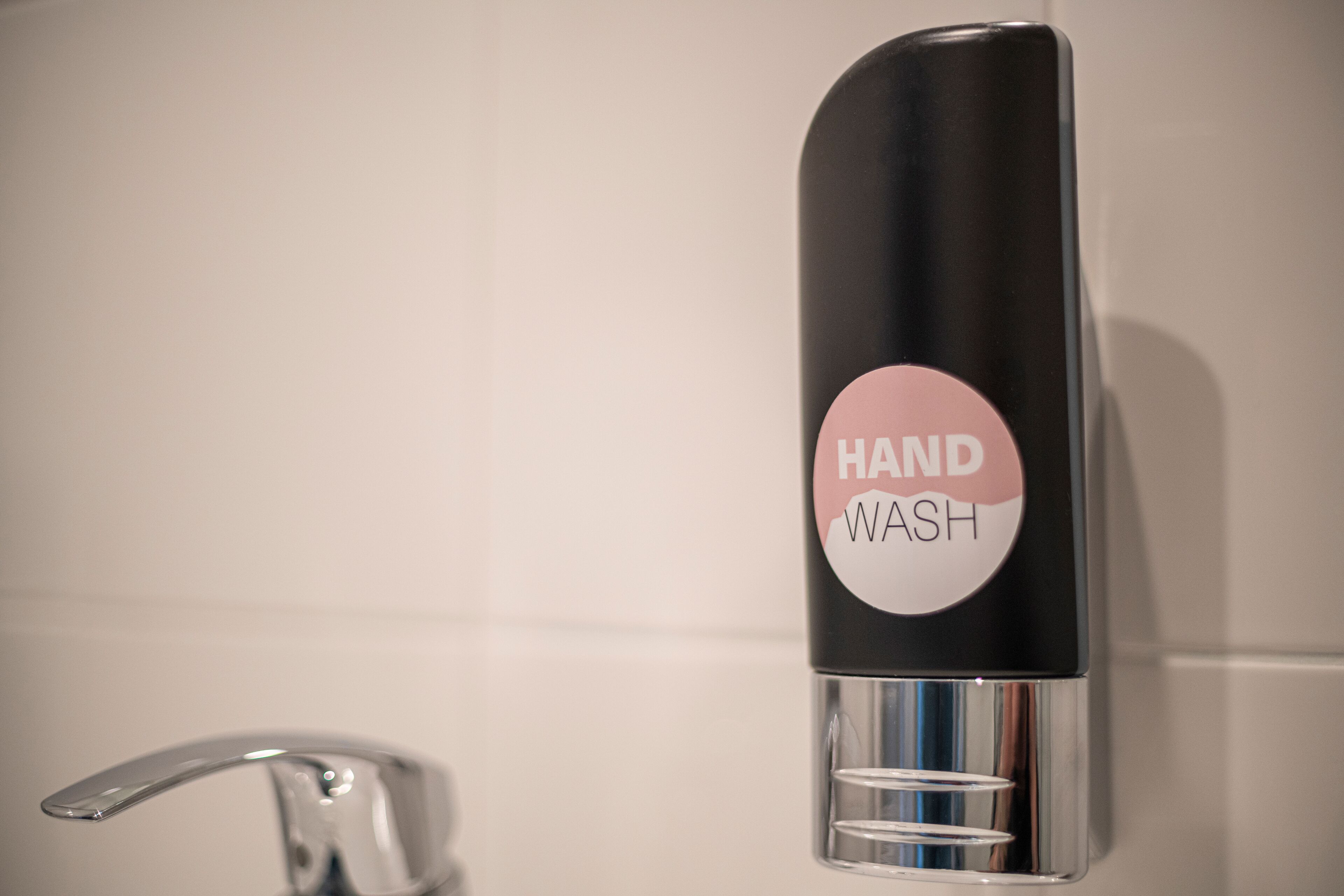 standard double room | bathroom | shower, towels