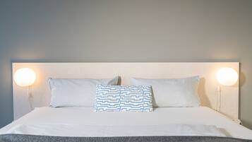 Standard-Doppelzimmer | Laptopgeeigneter Arbeitsplatz, Bügeleisen/Bügelbrett, Babybetten