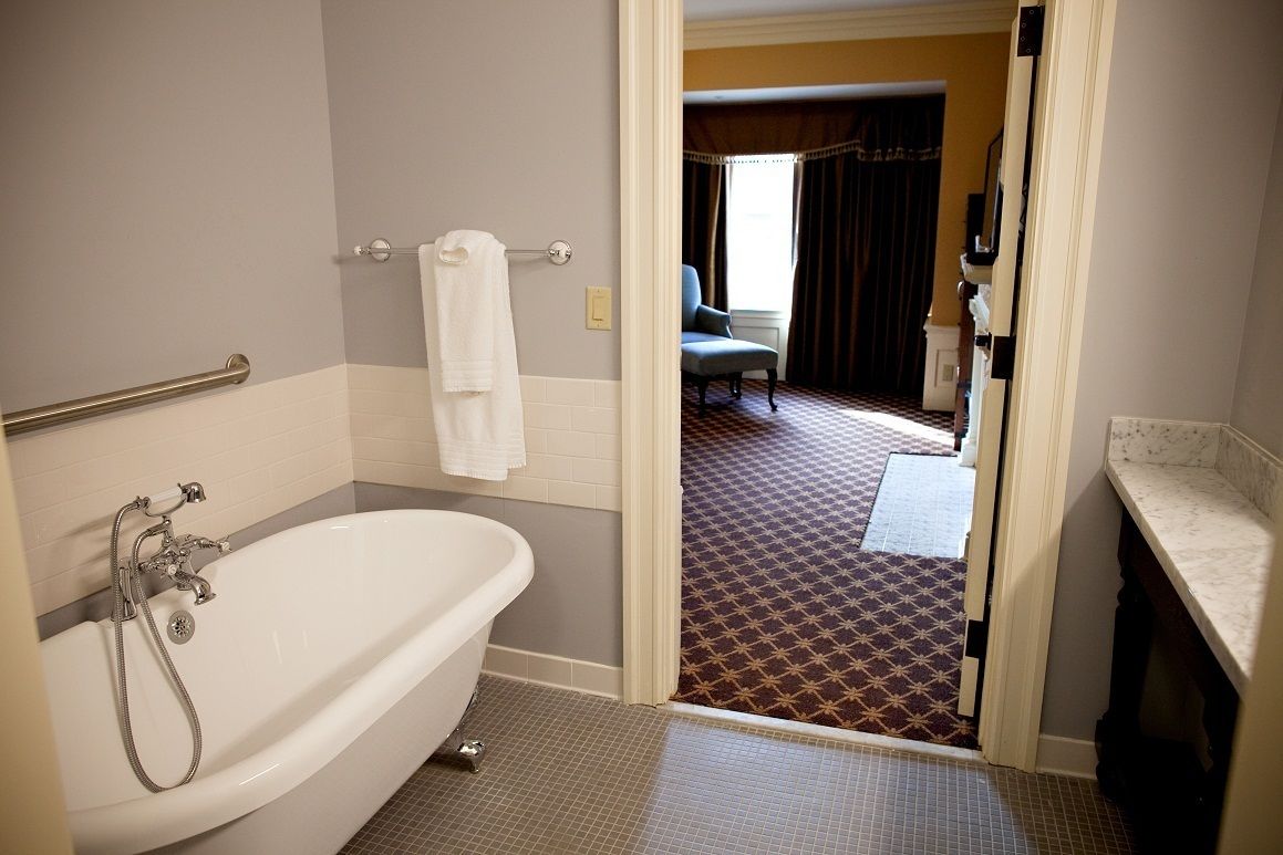 deluxe room, 1 king bed (amberson house) | bathroom | combined shower/bathtub, hydromassage showerhead, designer toiletries