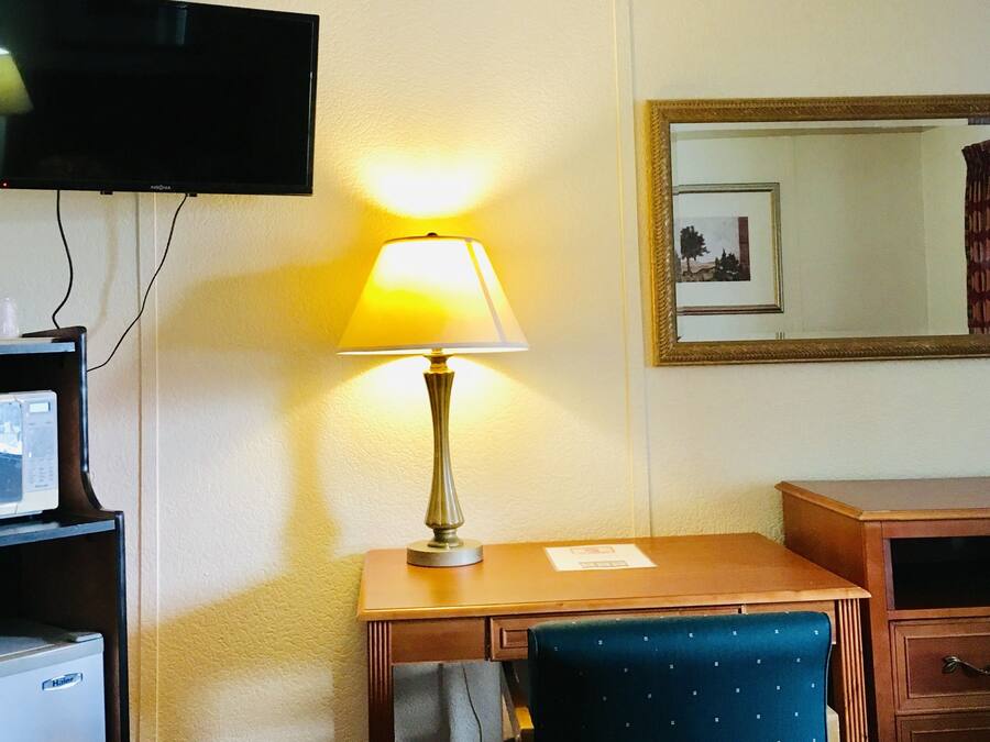 Habitación estándar doble, 2 camas dobles | Escritorio, sistema de insonorización, tabla de planchar con plancha