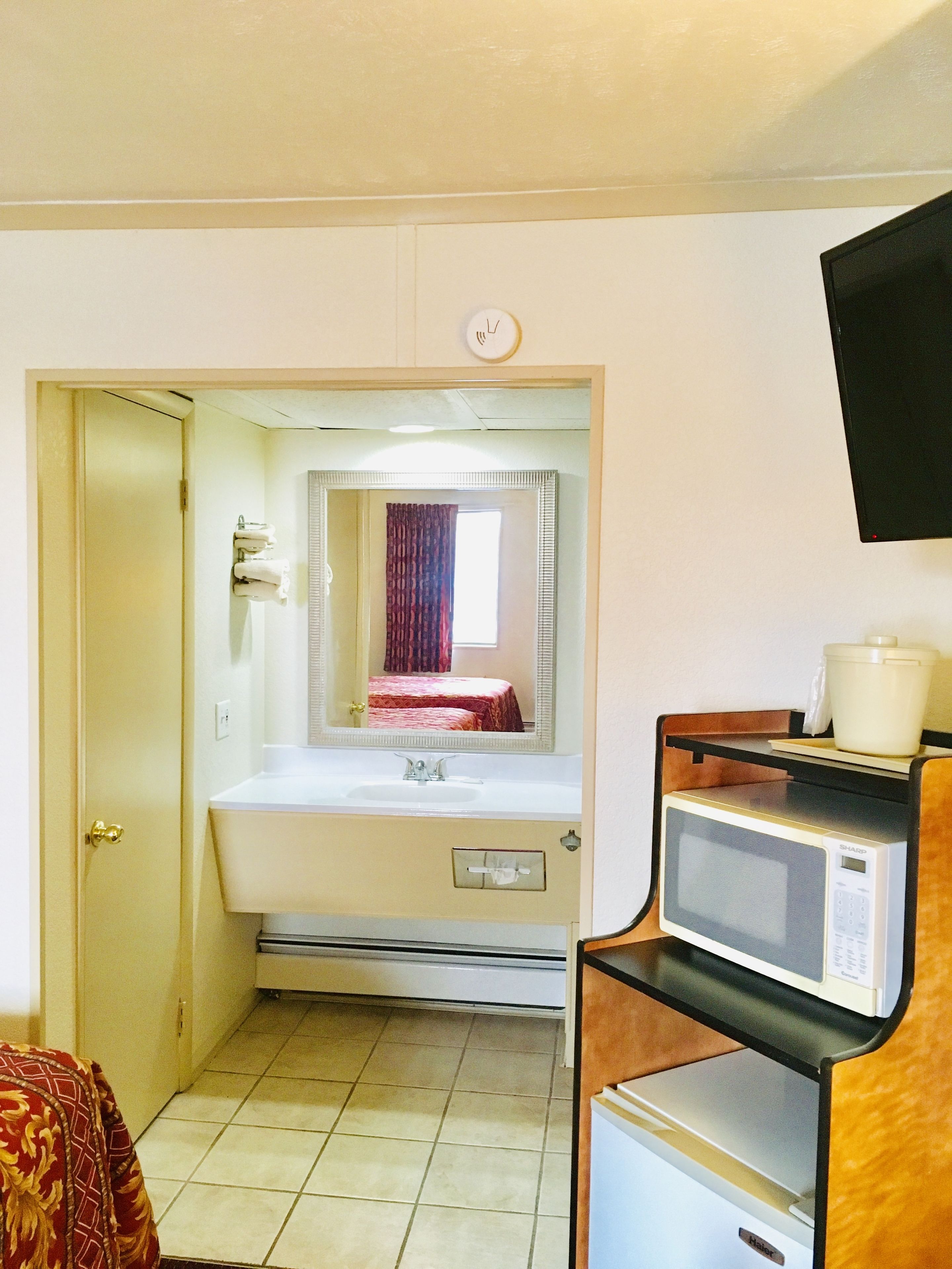 Phòng đôi Tiêu chuẩn, 2 giường đôi | Bàn, phòng cách âm, bàn ủi/dụng cụ ủi quần áo 