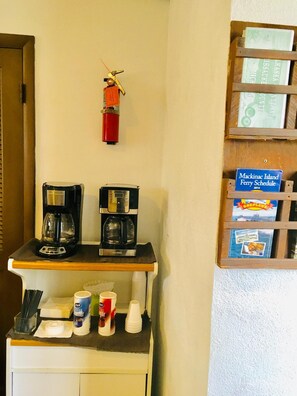 Interior - Granada Inn Motel (Kalkaska)