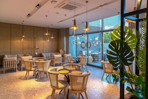 11 restaurants, breakfast, lunch served; local and international cuisine