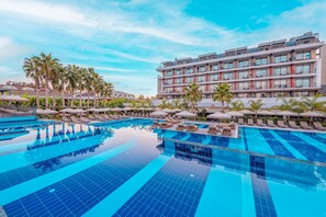 2 indoor pools, 3 outdoor pools, free pool cabanas, pool umbrellas