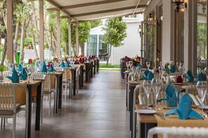 Enjoy al fresco dining with a view of the outdoors from our restaurant's covered outdoor seating area.