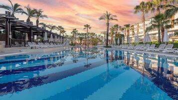 2 indoor pools, 3 outdoor pools, free pool cabanas, pool umbrellas