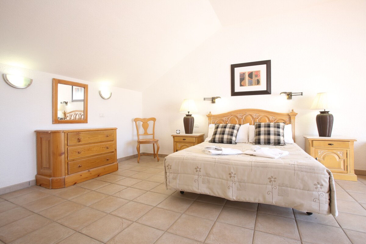 1 BEDROOM APARTMENT 2 ADULTS