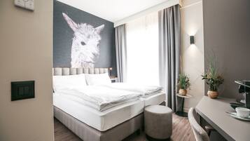 Hochwertige Bettwaren, Minibar, Zimmersafe, Schreibtisch