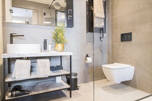 Doccia, soffione a pioggia, set di cortesia gratuito, asciugacapelli