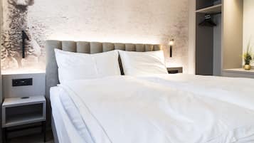 Deluxe Suite | 1 bedroom, premium bedding, minibar, in-room safe
