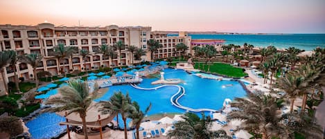 5 outdoor pools, pool umbrellas, pool loungers