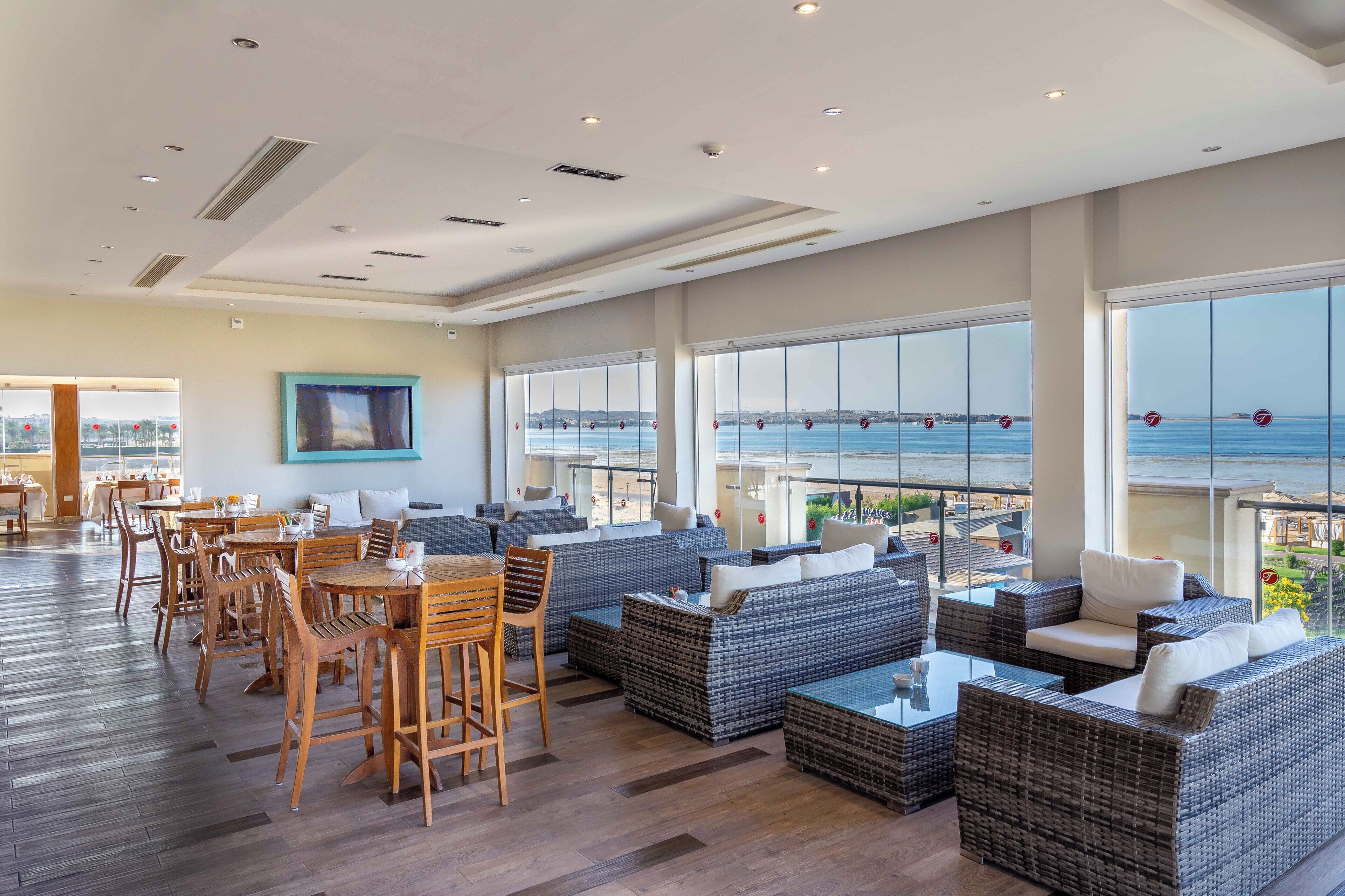 5 restaurants, breakfast, lunch, dinner served; international cuisine 