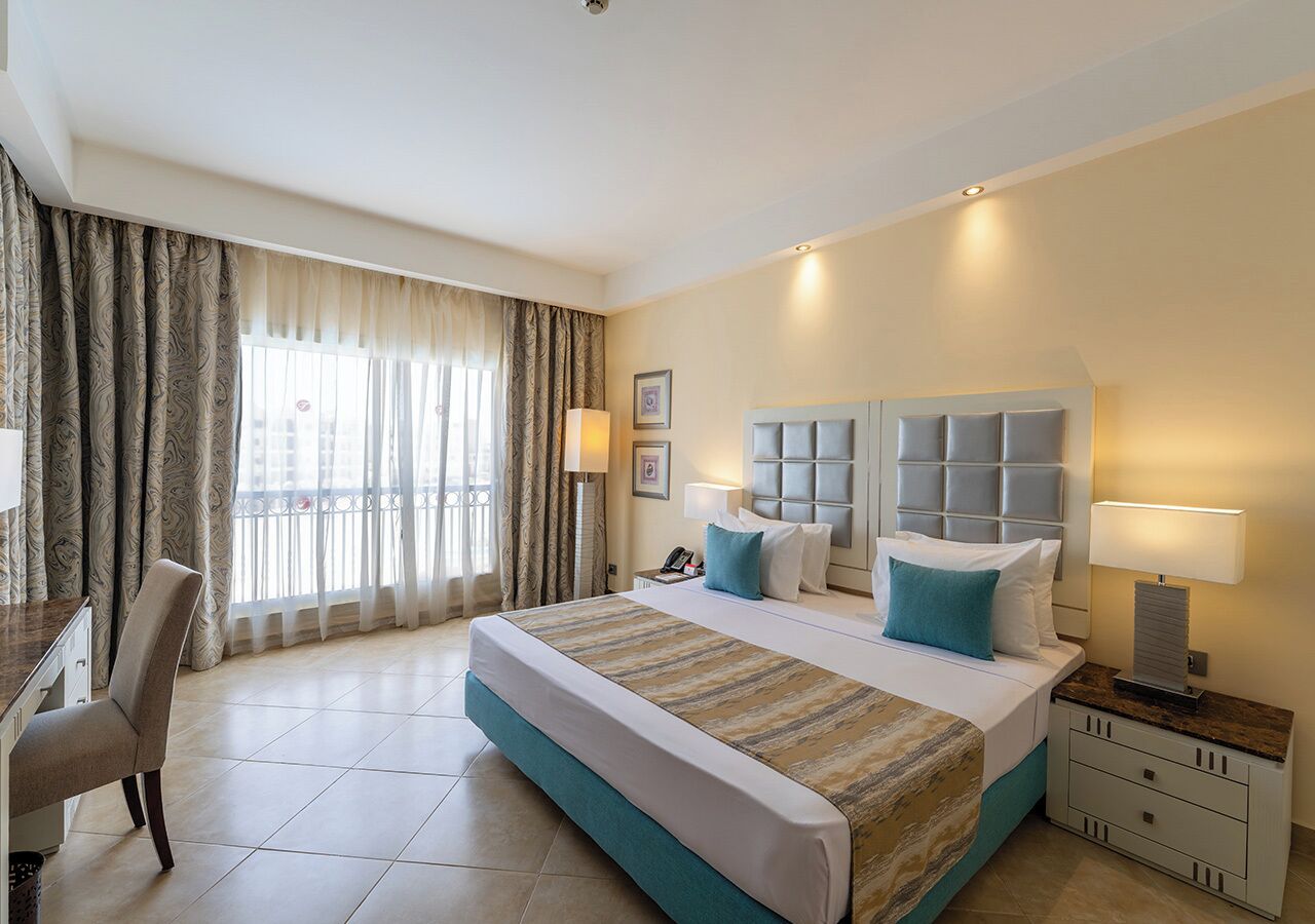 Family Suite | Egyptian cotton sheets, premium bedding, minibar, in-room safe