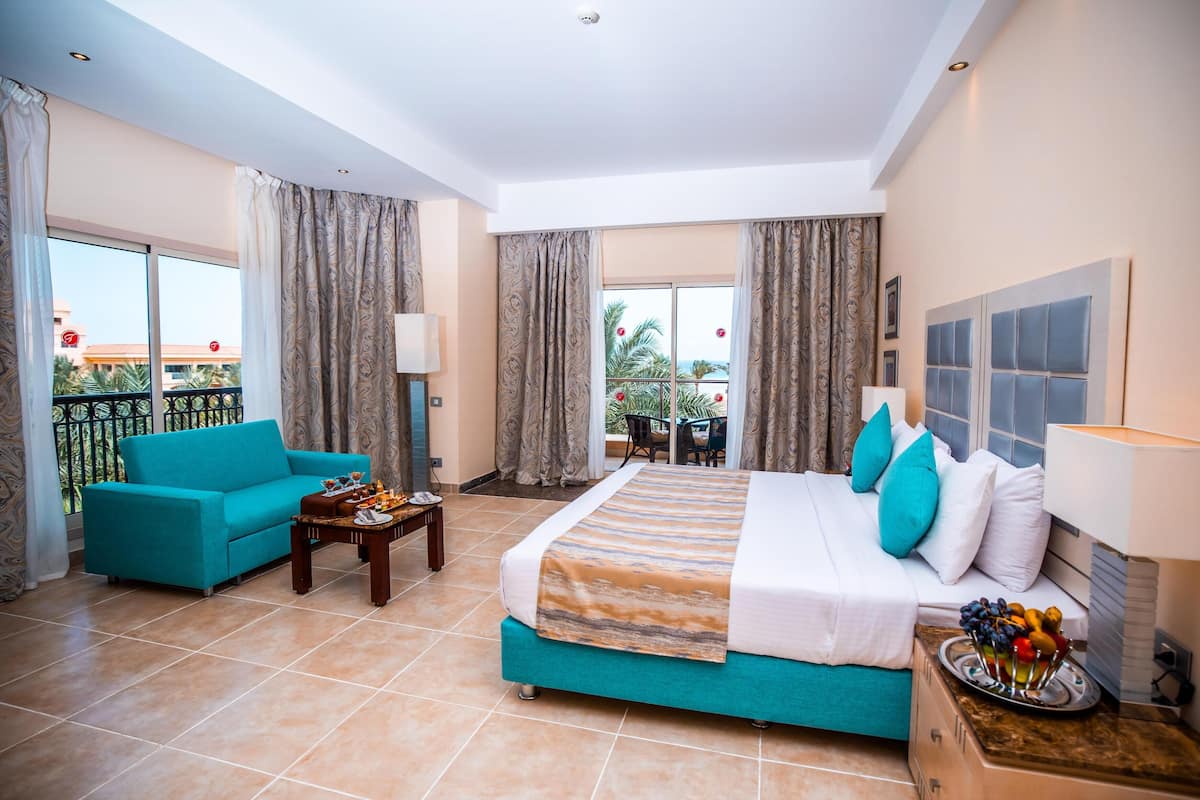 Club Room | Egyptian cotton sheets, premium bedding, minibar, in-room safe