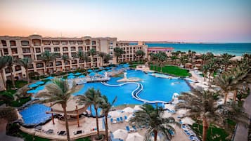 5 outdoor pools, pool umbrellas, pool loungers