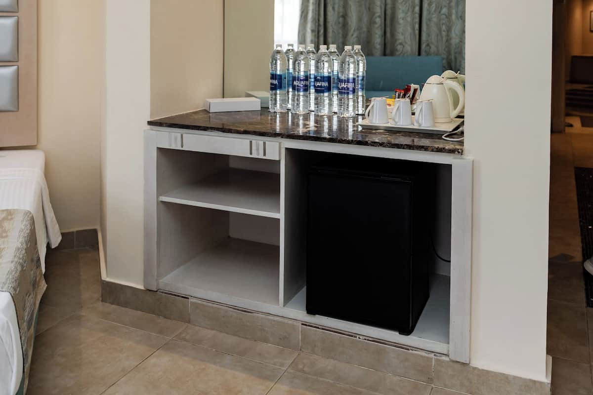 Egyptian cotton sheets, premium bedding, minibar, in-room safe