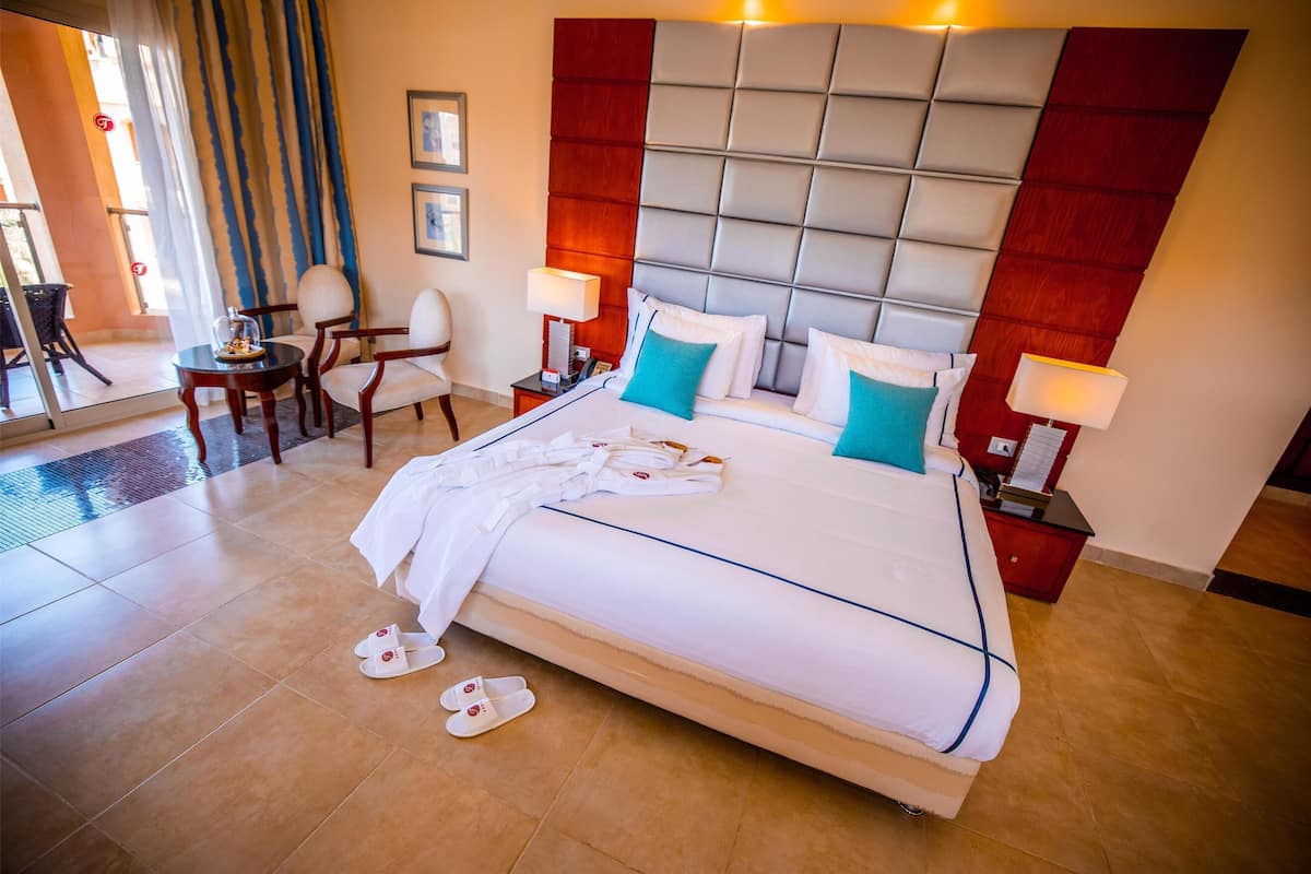 Family Suite | Egyptian cotton sheets, premium bedding, minibar, in-room safe