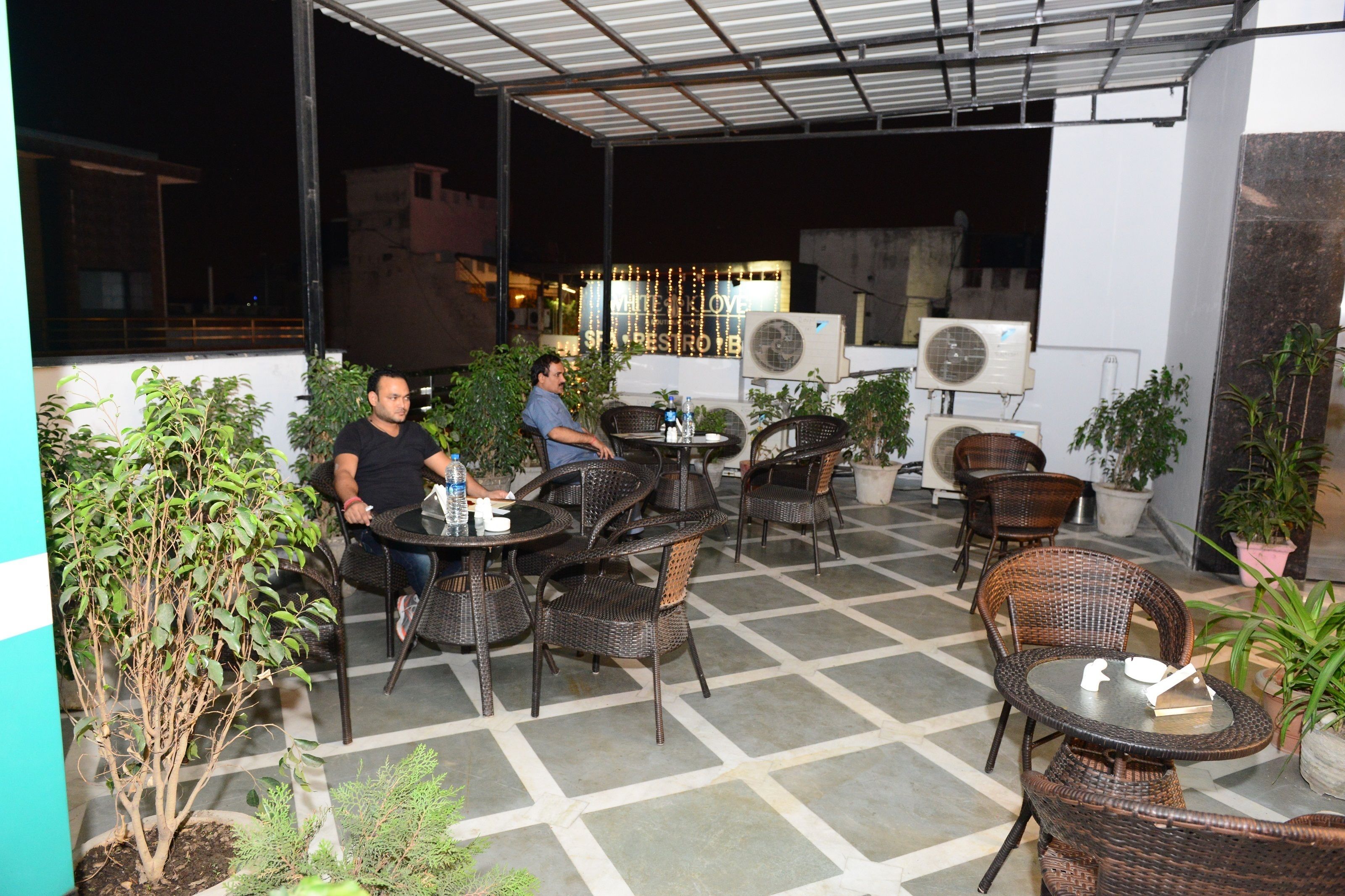 每日供应即点即煮早餐（每人 INR 200）