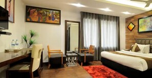 Minibar, individually decorated, individually furnished, desk - Hotel Cabana 5 Mins Walking Distance From NDLS Station (New Delhi)