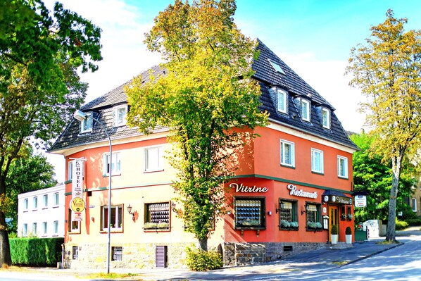 المنشأة من الخارج