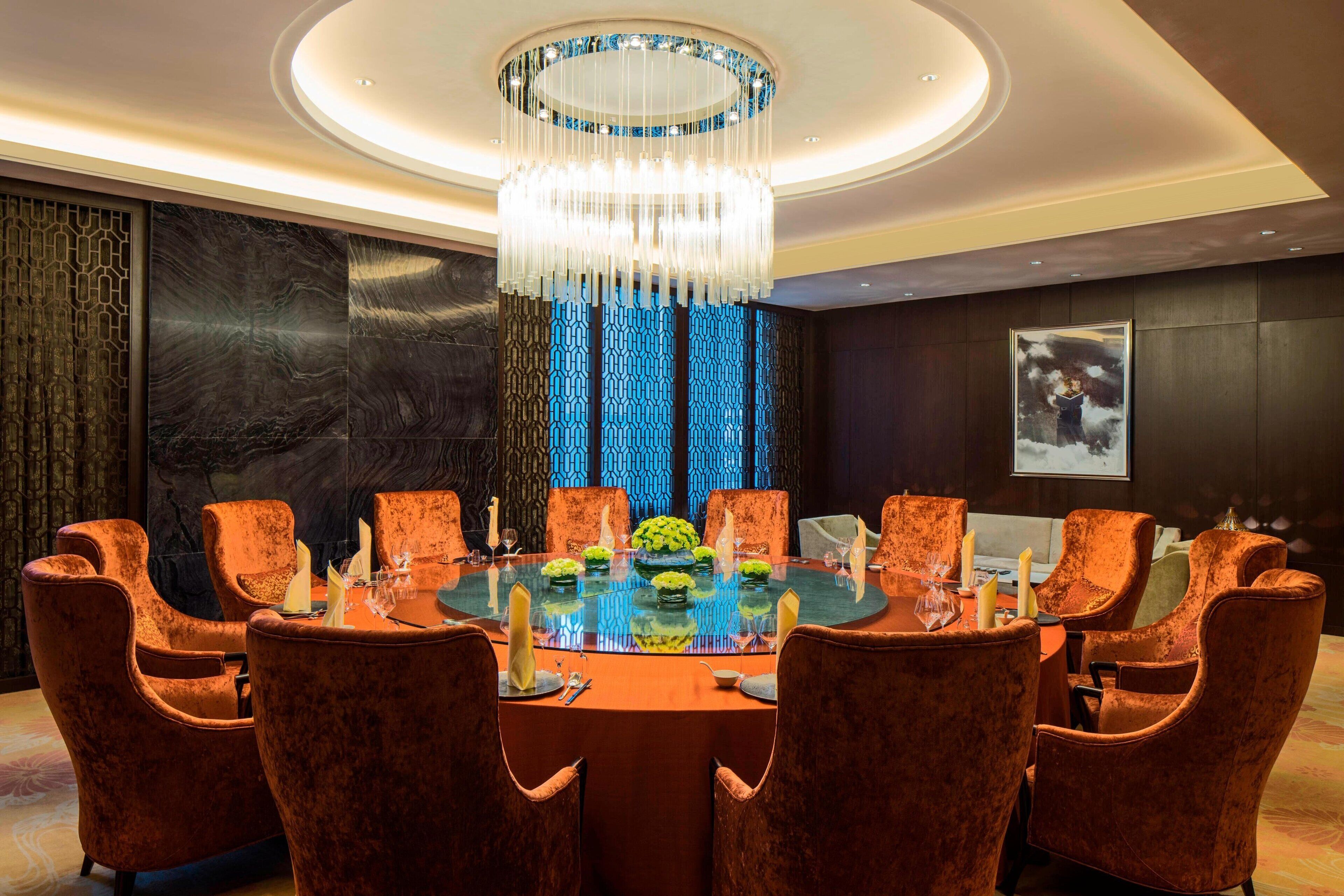 3 restaurants, breakfast, lunch, dinner served; chinese cuisine