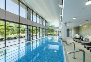 Indoor pool, open 7:00 AM to 10:00 PM, sun loungers - DoubleTree By Hilton Hotel & Conference Centre Warsaw (Warsaw)