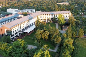 Exterior - DoubleTree By Hilton Hotel & Conference Centre Warsaw (Warsaw)